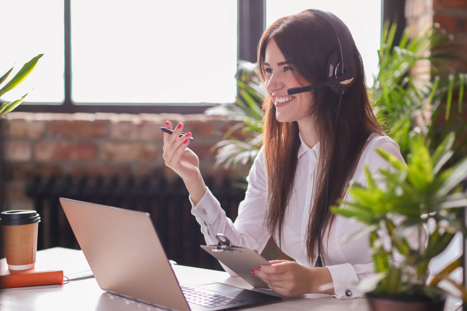 portrait-woman-customer-service-worker portrait-woman-customer-service-worker